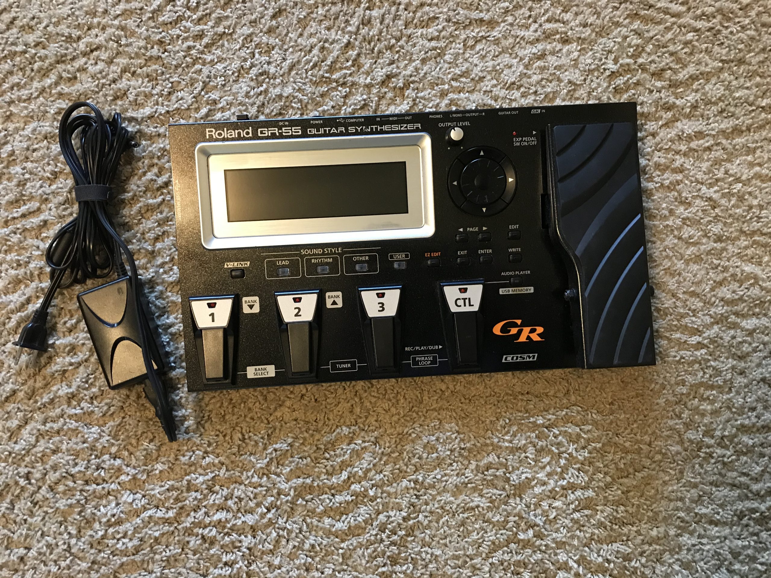 Roland GR-55 Guitar Synthesizer Multi Effect Unit in excellent
